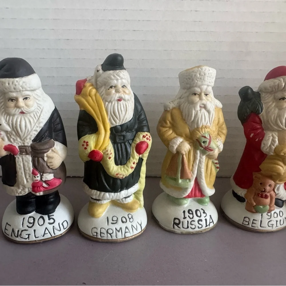 Santas From Around The World Figurine Collection Set of 11